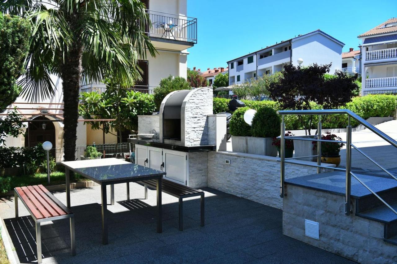 Apartments Mary Malinska Extérieur photo